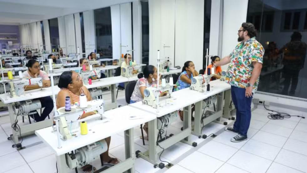 Instituição oferta 500 vagas em 18 cursos profissionalizantes e técnicos gratuitos; confira oportunidades