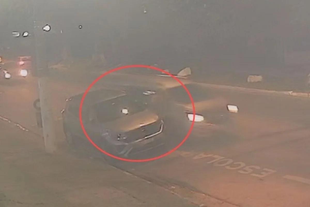 Jornalista é atropelada em frente à escola dos filhos e motorista foge.