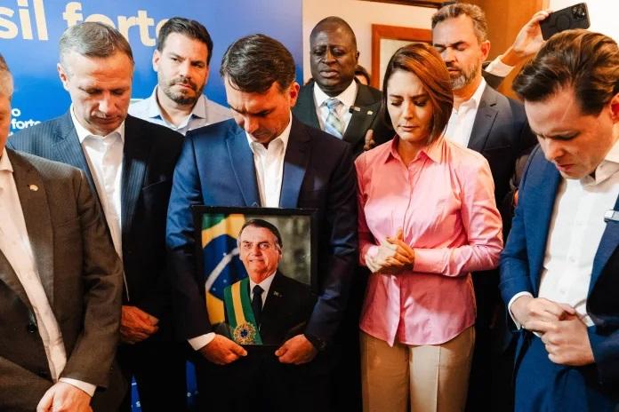 Michelle Bolsonaro diz ter colocado pedra em crise com Flávio Bolsonaro e expõe preferência por vice mulher