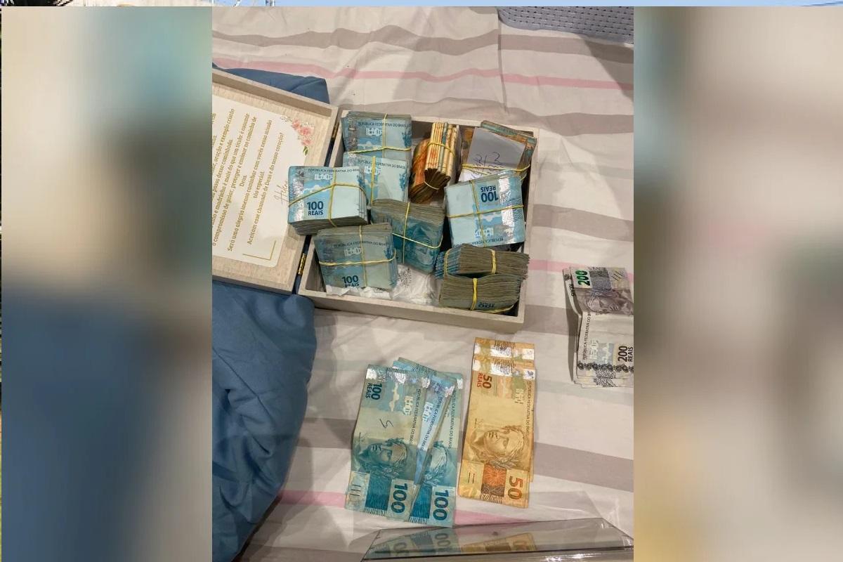 Pilhas de dinheiro: polícia acha R$ 100 mil em operação contra o CV
