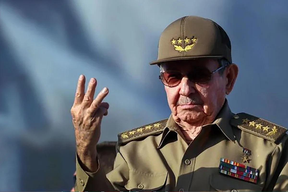 Raúl Castro reaparece em público durante cerimônia em Cuba