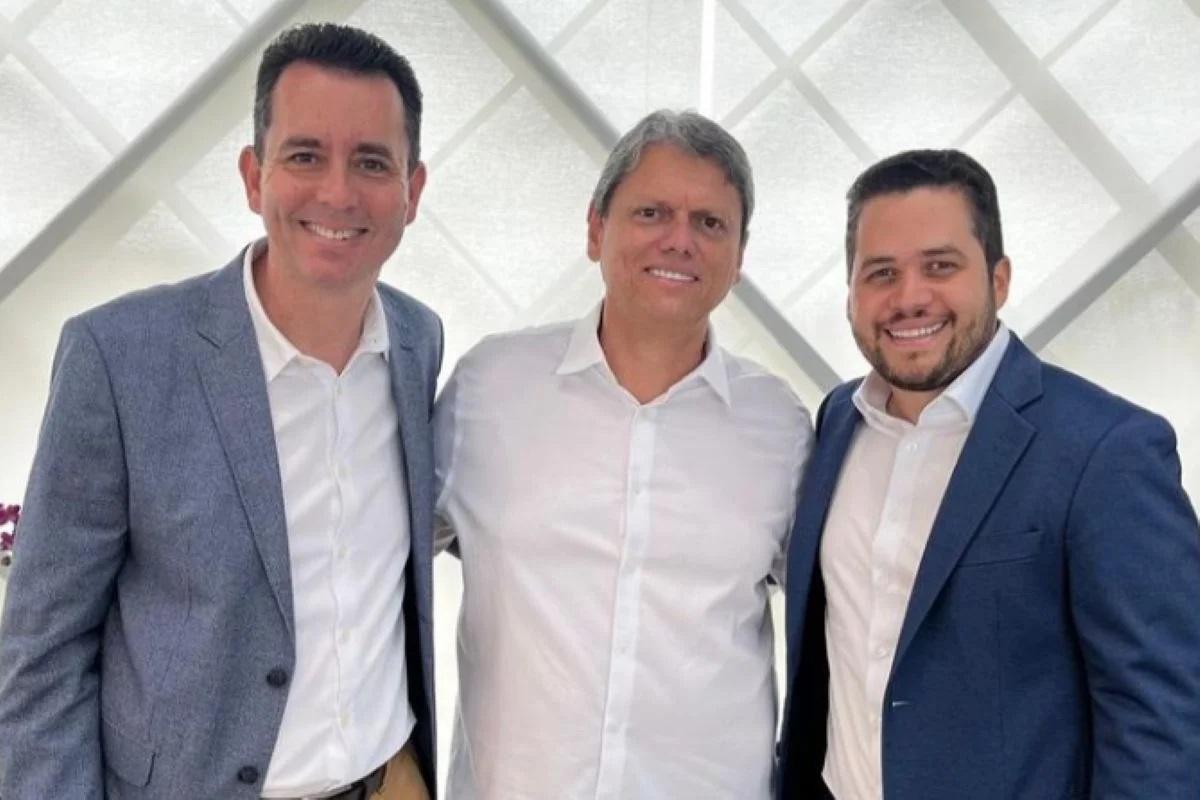 Tucanos históricos se rebelam após PSDB ganhar cargo e apoiar Tarcísio