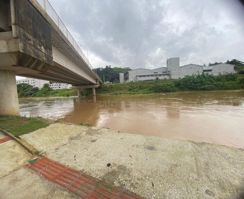 Vereador propõe réguas em pilares de pontes para medir nível dos rios em Brusque