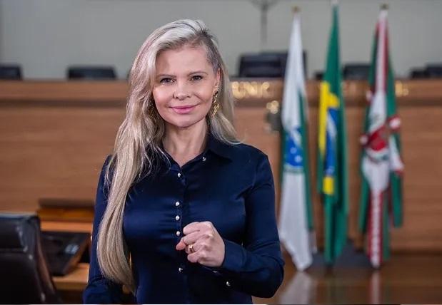 Vereadora é denunciada pelo MP após declaração “volta para o Ceará”