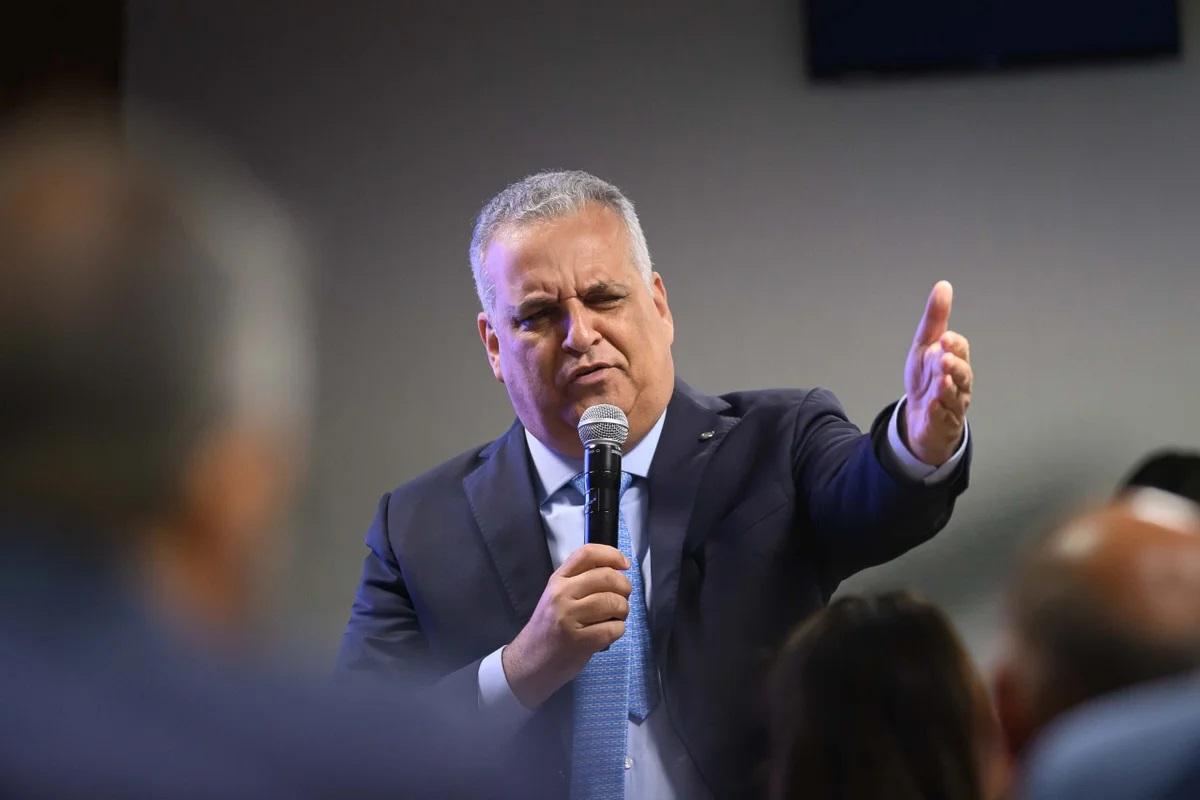 Vice de Flávio ironiza Motta após Câmara negar escolta na campanha