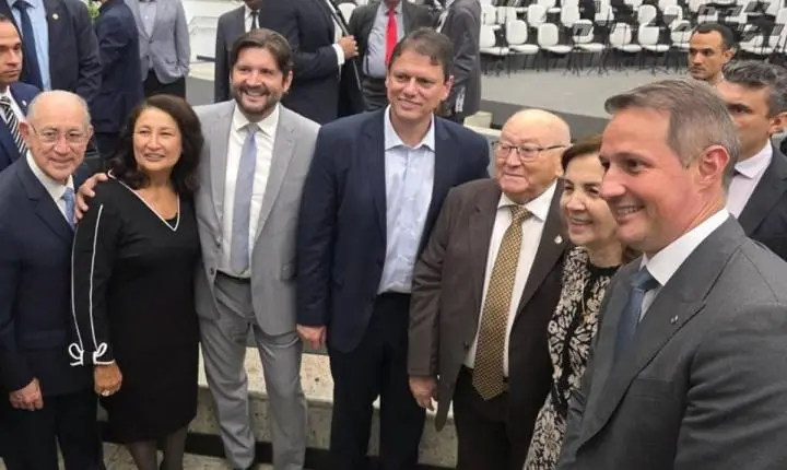 André do Prado se manifesta sobre investigação por campanha em igreja