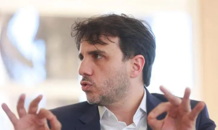 Após Janja reagir a ofensas, Renan Santos a chama de 