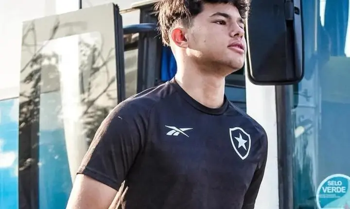 Bruninho Samudio é afastado do Botafogo por 