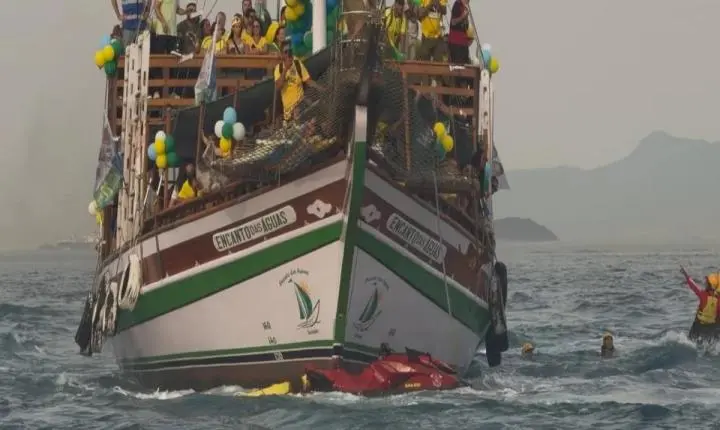 Jet sky dos Bombeiros é atingido por barco durante 