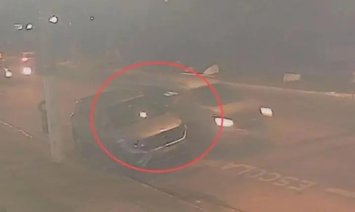 Jornalista é atropelada em frente à escola dos filhos e motorista foge.