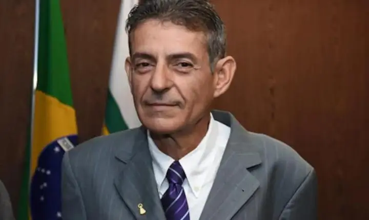 Juiz afastado após beber vinho em sessão em MG seguirá recebendo salário de R$ 83,5 mil