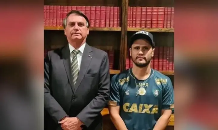 Mesmo após declarar apoio, Cleitinho não se encontra com Flávio Bolsonaro em BH