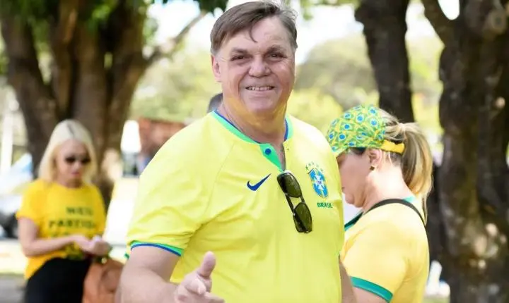 MP é contra uso do sobrenome Bolsonaro por candidato sósia