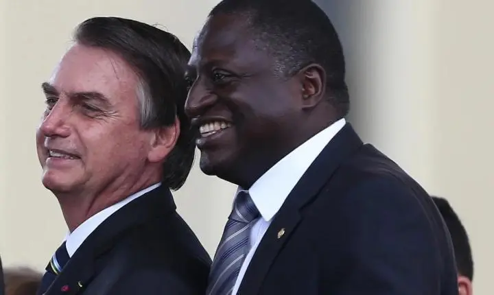 MPE diz que aval de Flávio não libera Hélio de usar sobrenome Bolsonaro