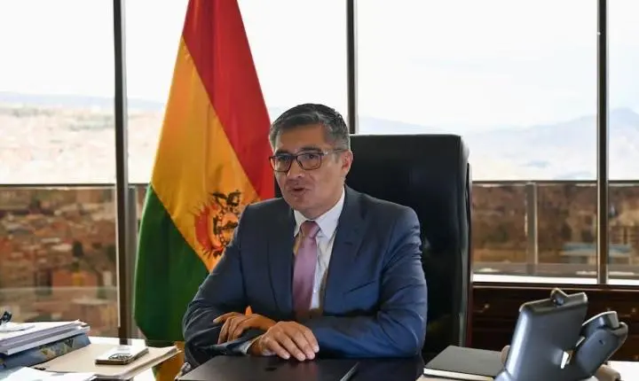 Parlamentares bolivianos provavelmente forçarão a saída do ministro da Economia, em um revés para o presidente Paz.