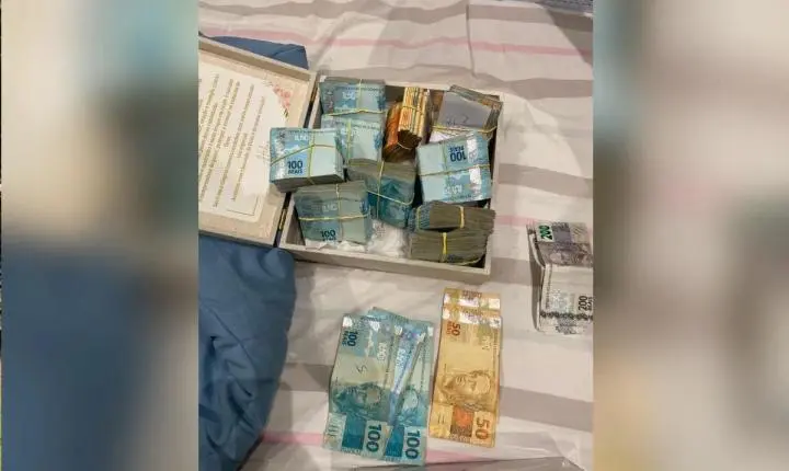 Pilhas de dinheiro: polícia acha R$ 100 mil em operação contra o CV