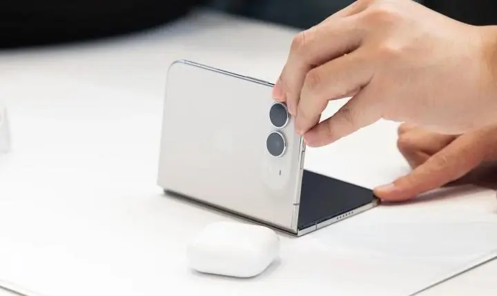 Vendido a US$ 2 mil nos EUA, iPhone dobrável chega ao Brasil por R$ 22 mil