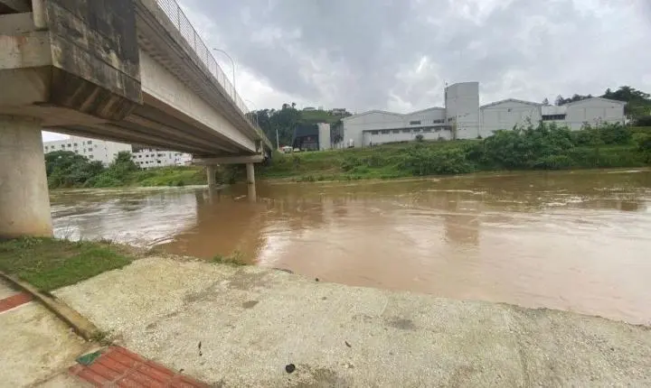 Vereador propõe réguas em pilares de pontes para medir nível dos rios em Brusque