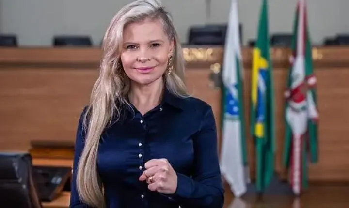 Vereadora é denunciada pelo MP após declaração “volta para o Ceará”